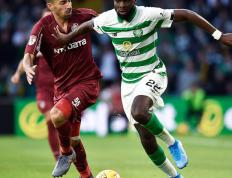 包含奥斯梅恩赛点兑现，波尔图淘汰广州队晋级四强，主帅激动落泪的词条