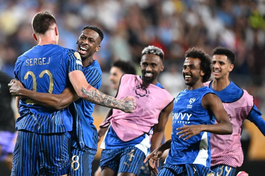  年终总决赛常规赛爆出冷门！利雅得新月小胜圣安东尼奥马刺，争冠形势突变